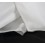 <p>Tessuto con intreccio a saia dall’aspetto leggermente brillante, di circa 40 grammi/ metro quadrato. I foulard, in bianco naturale, sono orlati a mano con filo di seta.</p>