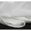 <p>Une face du tissu est satinée et l’autre granuleuse et mate de 50 grammes par mètre carré. Les foulards sont blancs et ourlés main au fil de soie.</p>